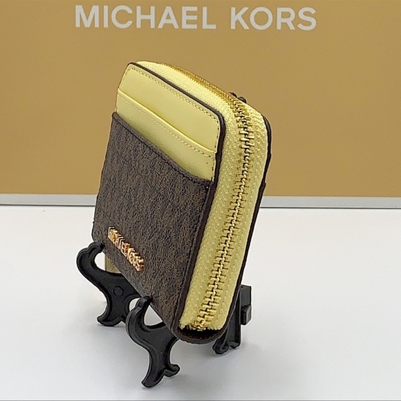 MICHAEL KORS JET SET TRAVEL MEDIUM ZIP AROUND CARD CASE BUTTERCUP - Picture 1 of 12